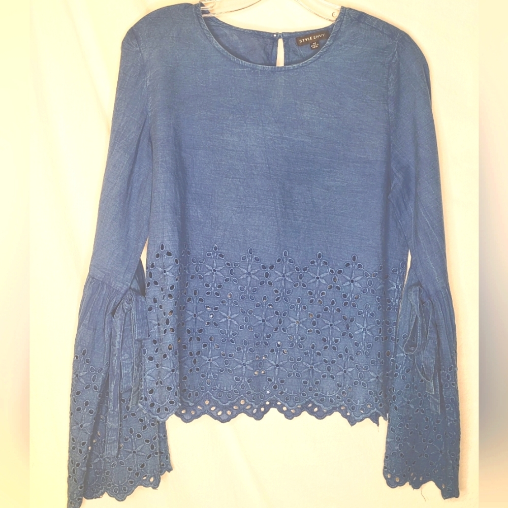 Style Envy Eyelet Embroidered Bell Sleeve Blouse SizeMedium Denim Blue Awesome💙
